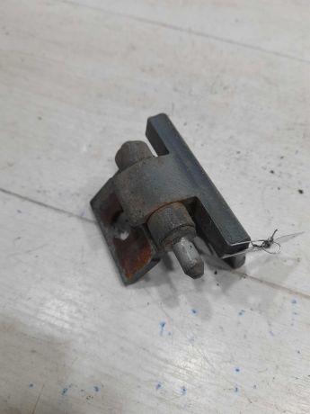 petlia-dveri-peredniaia-levaia-nizniaia-volvo-s80-art-101726-big-1