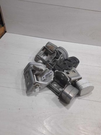 petlia-dveri-nizniaia-renault-megane-ii-art-102462-big-0