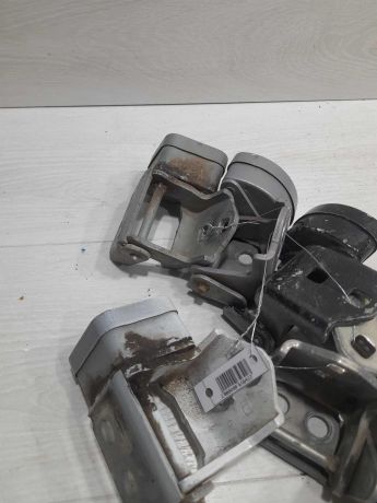 petlia-dveri-nizniaia-renault-megane-ii-art-102462-big-3