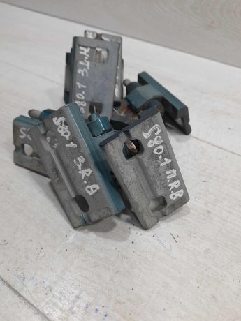 petlia-dveri-volvo-s80-art-102764-big-0