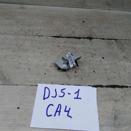 kriucok-solncezashhitnogo-kozyrka-volkswagen-jetta-5-art-103840-big-2