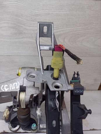 pedalnyi-uzel-volkswagen-passat-b5-audi-a4-b5-skoda-superb-audi-a6-c5-volkswagen-passat-b5-gp-art-104657-big-1