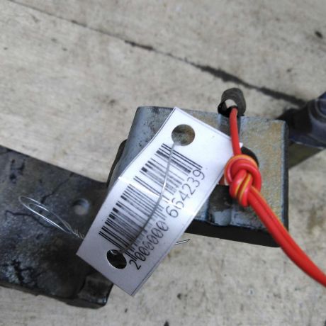 petlia-dveri-pravaia-audi-a4-b5-art-104881-big-3