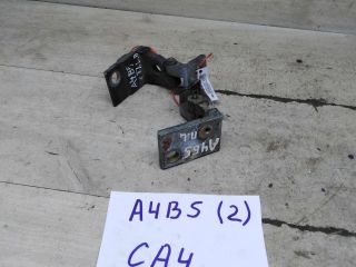 petlia-dveri-peredniaia-levaia-verxniaia-audi-a4-b5-art-104882