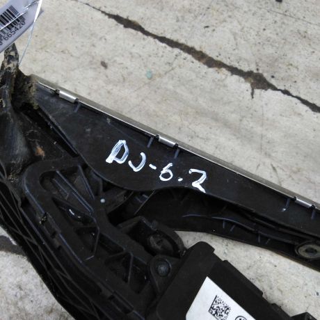 pedal-gaza-volkswagen-jetta-vi-art-105292-big-1