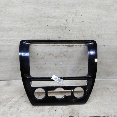 ramka-magnitoly-volkswagen-jetta-vi-art-105370-big-0