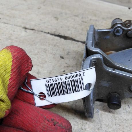 petlia-dveri-peredniaia-pravaia-nizniaia-audi-a6-c5-art-107925-big-2