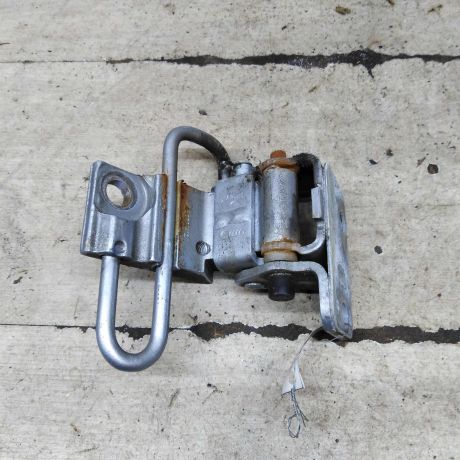 petlia-dveri-peredniaia-pravaia-nizniaia-audi-a6-c5-art-107925-big-1