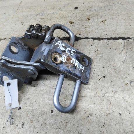 petlia-dveri-peredniaia-pravaia-nizniaia-audi-a6-c5-art-107925-big-5