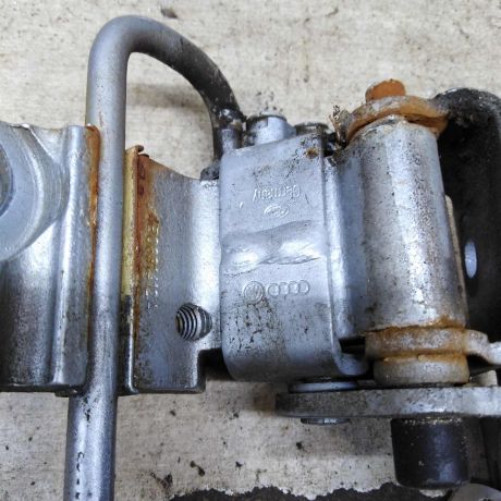 petlia-dveri-peredniaia-pravaia-nizniaia-audi-a6-c5-art-107925-big-4