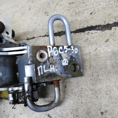 petlia-dveri-peredniaia-levaia-nizniaia-audi-a6-c5-art-107929-big-6