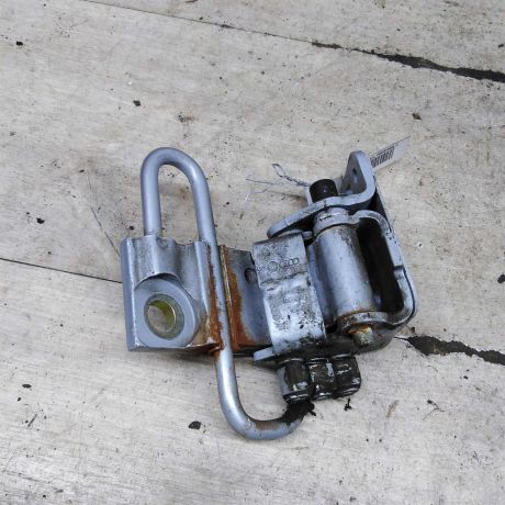 petlia-dveri-peredniaia-levaia-nizniaia-audi-a6-c5-art-107929-big-1