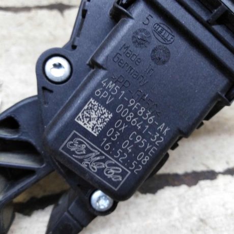 pedal-gaza-ford-focus-2-kabriolet-art-108347-big-2