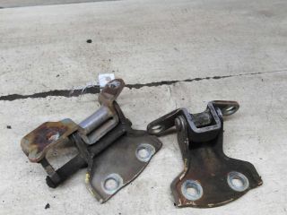 petlia-dveri-peredniaia-levaia-chery-kimo-a1-art-109043