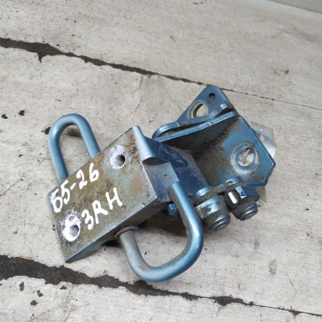 petlia-dveri-zadniaia-pravaia-nizniaia-volkswagen-passat-b5-volkswagen-passat-b5-gp-art-109381-big-1