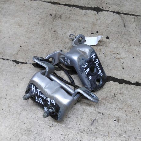 petlia-dveri-zadniaia-pravaia-nissan-tiida-i-art-110065-big-0