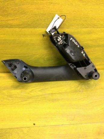 rucka-vnutrenniaia-otkryvaniia-dveri-volkswagen-polo-sedan-art-12544-big-1