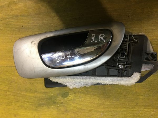 rucka-vnutrenniaia-otkryvaniia-dveri-peugeot-307-art-12607-big-0