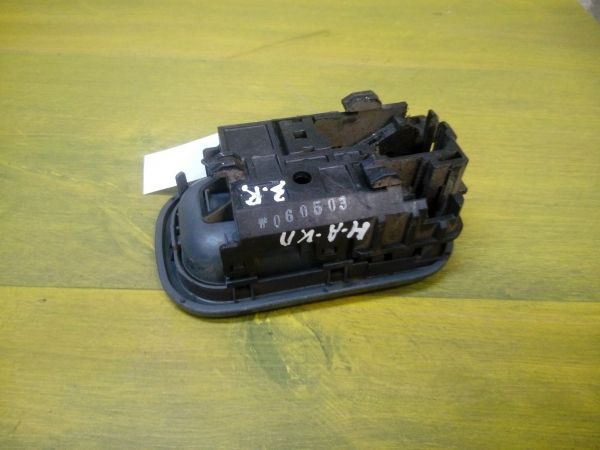 rucka-vnutrenniaia-otkryvaniia-dveri-nissan-almera-classic-art-12650-big-1