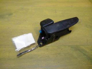 rucka-vnutrenniaia-otkryvaniia-dveri-hyunday-sonata-4-art-12719