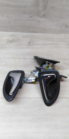 rucka-vnutrenniaia-otkryvaniia-dveri-volvo-s40-art-14325-big-3