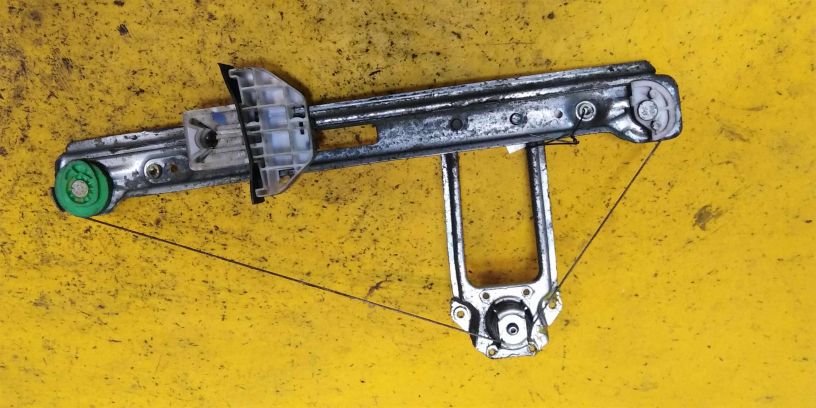 steklopodieemnik-zadnii-ford-focus-1-art-14589-big-1