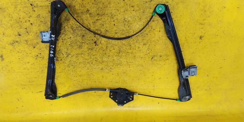 steklopodieemnik-perednii-ford-focus-1-art-14599-big-0