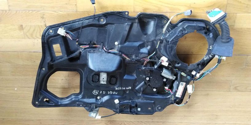 steklopodieemnik-perednii-mazda-6-gg-art-15329-big-0