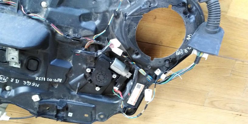 steklopodieemnik-perednii-mazda-6-gg-art-15329-big-1