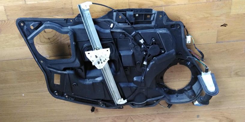 steklopodieemnik-perednii-mazda-6-gg-art-15329-big-3