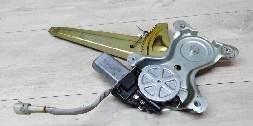 steklopodieemnik-elektriceskii-zadnii-levyi-lifan-x60-i-art-15398-big-1