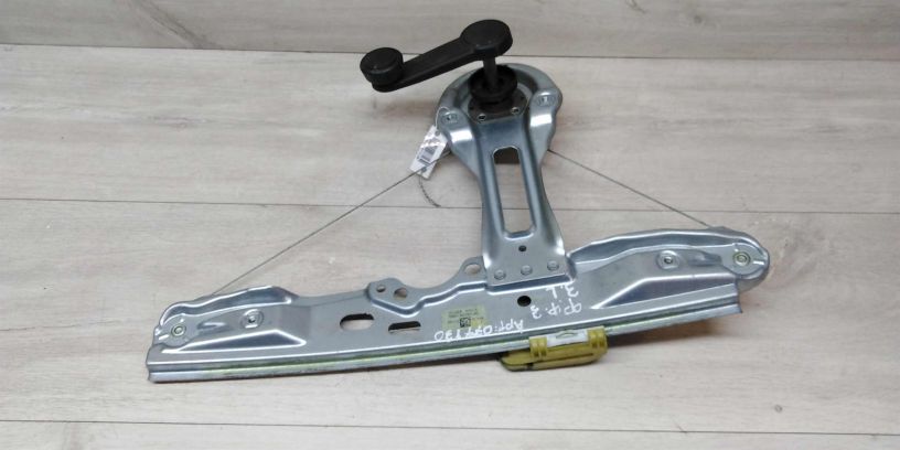 steklopodieemnik-mexaniceskii-zadnii-levyi-ford-focus-iii-art-15452-big-0