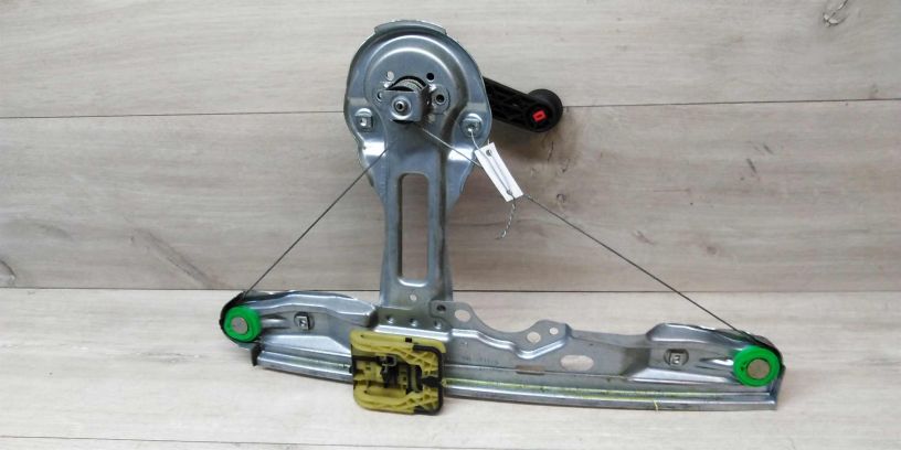 steklopodieemnik-mexaniceskii-zadnii-levyi-ford-focus-iii-art-15452-big-3