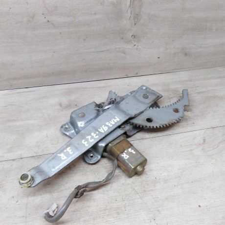 steklopodieemnik-zadnii-pravyi-mazda-323-art-15510-big-0