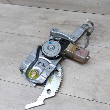 steklopodieemnik-zadnii-pravyi-mazda-323-art-15510-big-2