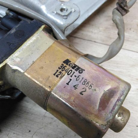 steklopodieemnik-zadnii-pravyi-mazda-323-art-15510-big-3