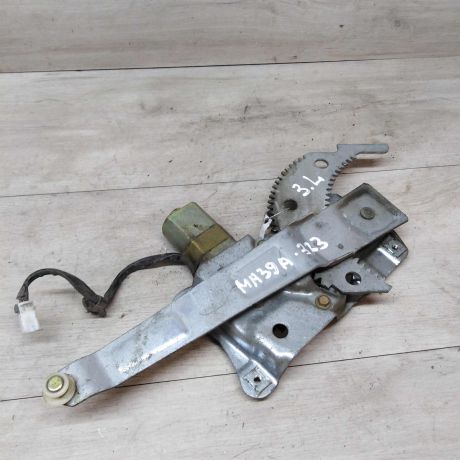 steklopodieemnik-zadnii-levyi-mazda-323-art-15511-big-0