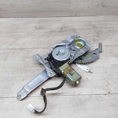 steklopodieemnik-zadnii-levyi-mazda-323-art-15511-big-1