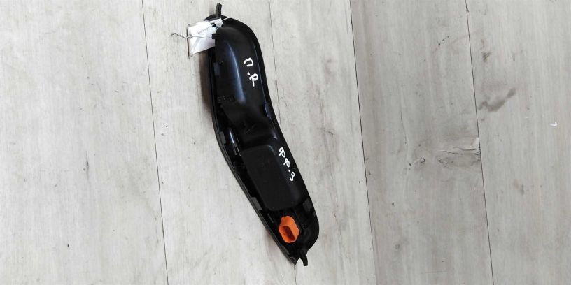 rucka-vnutrenniaia-otkryvaniia-dveri-ford-focus-3-art-15663-big-1