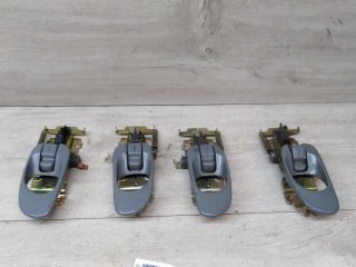 rucka-vnutrenniaia-otkryvaniia-dveri-kia-clarus-ostatok-2-stuki-peredniaia-levaia-zadniaia-levaia-art-15919