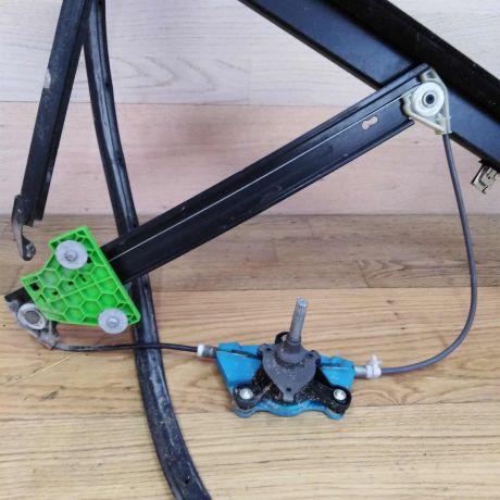 steklopodieemnik-zadnii-audi-a4-b6-8e-art-16086-big-1