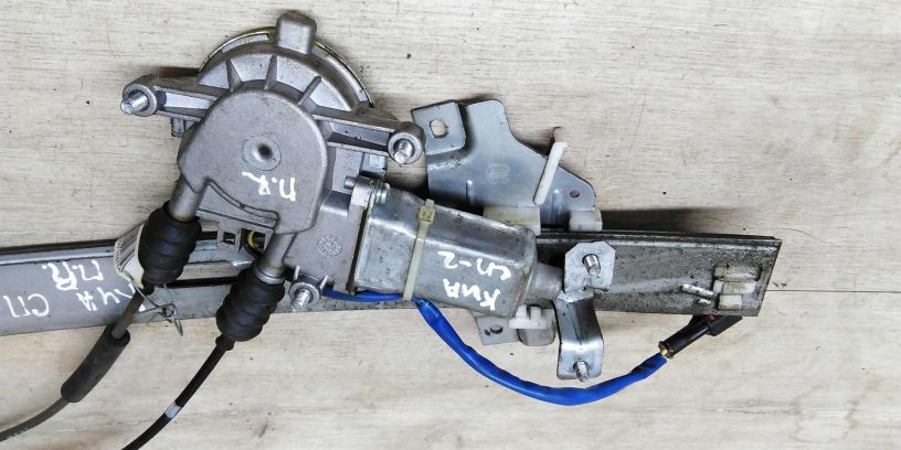 steklopodieemnik-perednii-pravyi-kia-spectra-art-17171-big-2