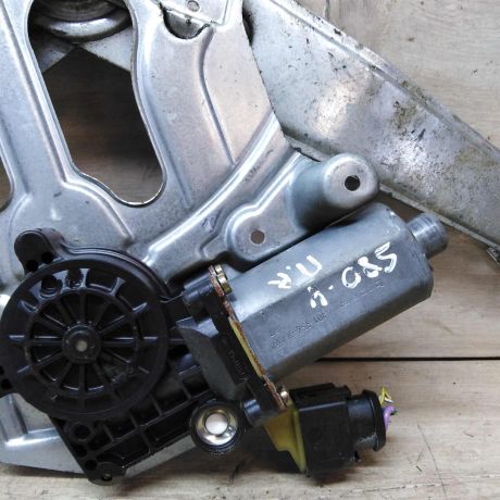 steklopodieemnik-perednii-volvo-s80-art-17337-big-3