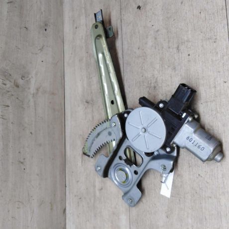 steklopodieemnik-zadnii-levyi-mitsubishi-lancer-10-art-18427-big-0