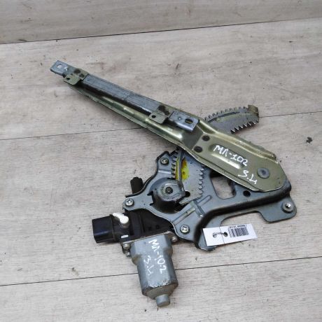 steklopodieemnik-zadnii-levyi-mitsubishi-lancer-10-art-18427-big-1