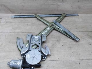 steklopodieemnik-perednii-mitsubishi-lancer-10-art-18439