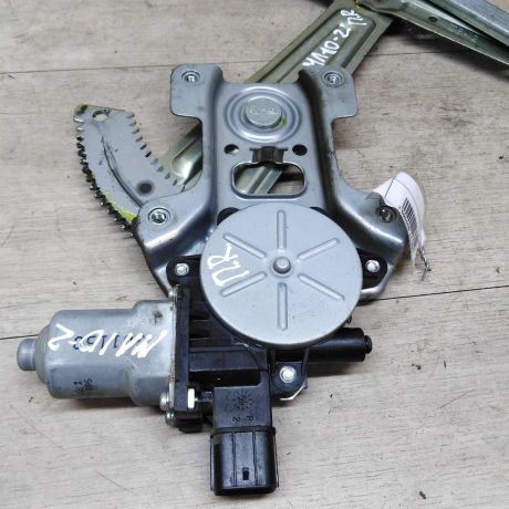 steklopodieemnik-perednii-mitsubishi-lancer-10-art-18439-big-2