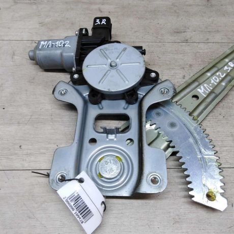 steklopodieemnik-zadnii-pravyi-mitsubishi-lancer-10-art-18507-big-1