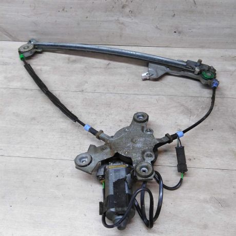 steklopodieemnik-perednii-audi-a8-d2-art-18776-big-2