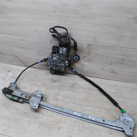 steklopodieemnik-perednii-audi-a8-d2-art-18777-big-0